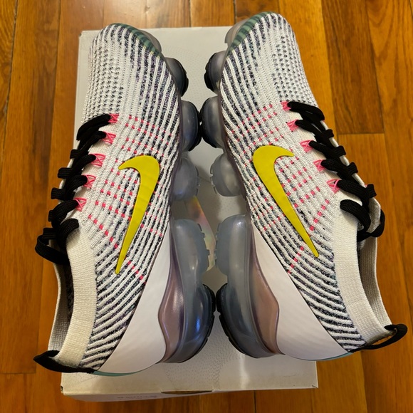 Nike Air Vapormax Flyknit 3 - Picture 2 of 11